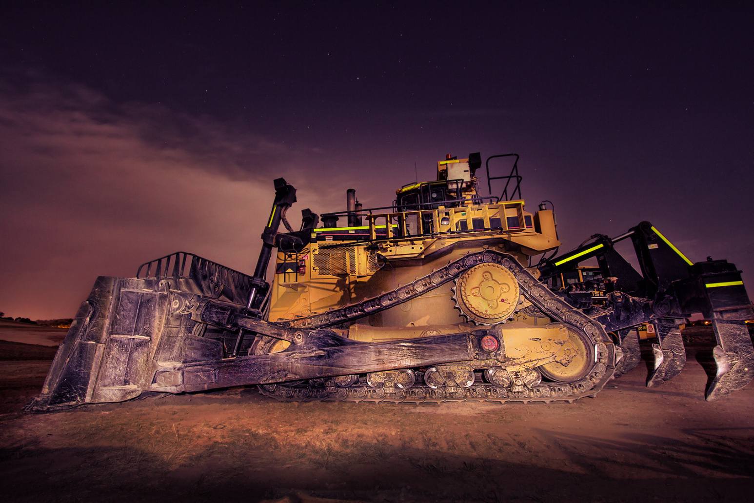 Bulldozer bei Nacht; Wirtschaftsdetektei Frankfurt, Detektiv Frankfurt, Wirtschaftsdetektiv